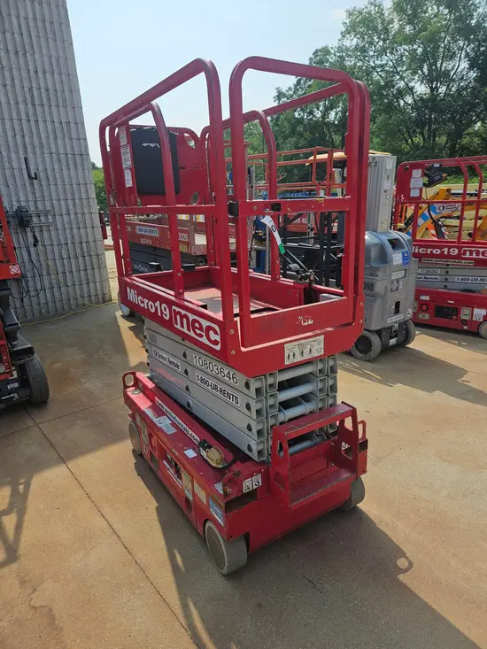 2018 MEC MICRO 19 Scissor Lift
