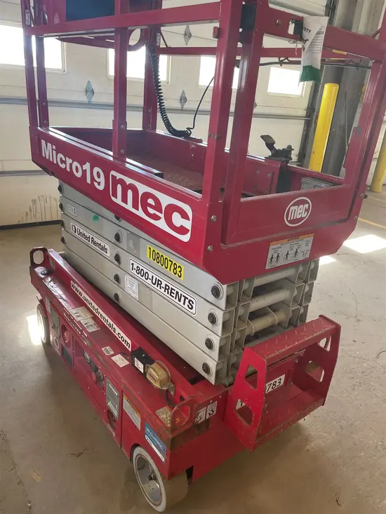 2018 MEC MICRO 19 Scissor Lift