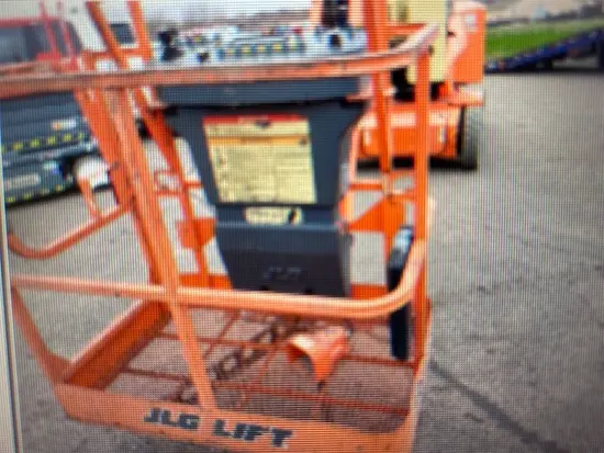 2016 JLG E400AJPN Articulating Boom Lift