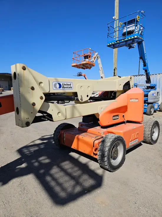 2014 JLG E450AJ Articulating Boom Lift