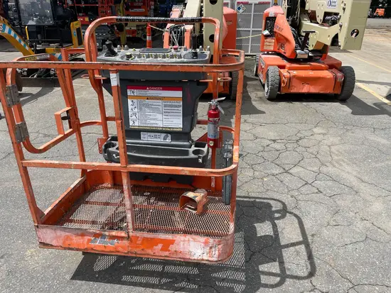 2015 JLG E400AJPN Articulating Boom Lift