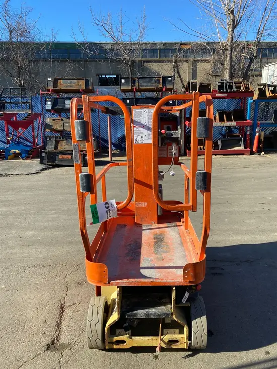 2016 JLG 1230ES Self-Propelled One-Person Lift
