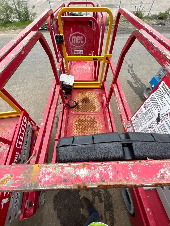 2018 MEC MICRO 19 Scissor Lift