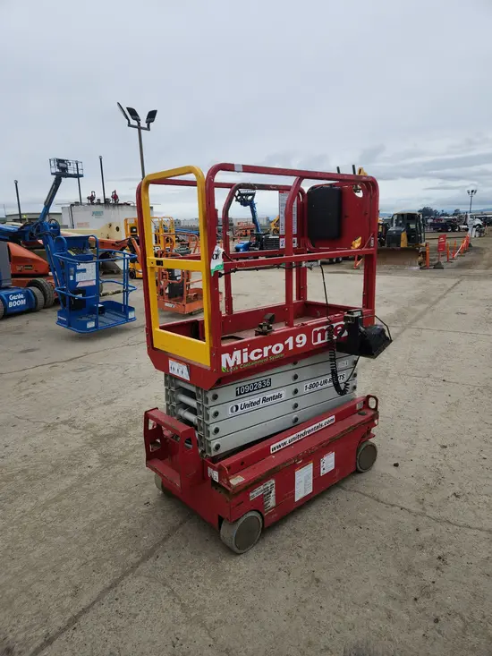 2019 MEC MICRO 19 Scissor Lift
