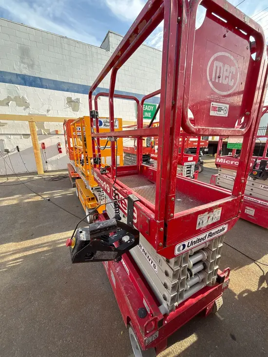 2018 MEC MICRO 19 Scissor Lift