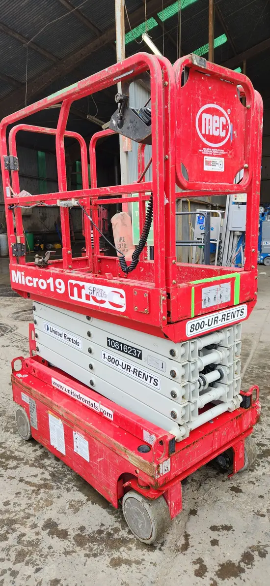 2018 MEC MICRO 19 Scissor Lift