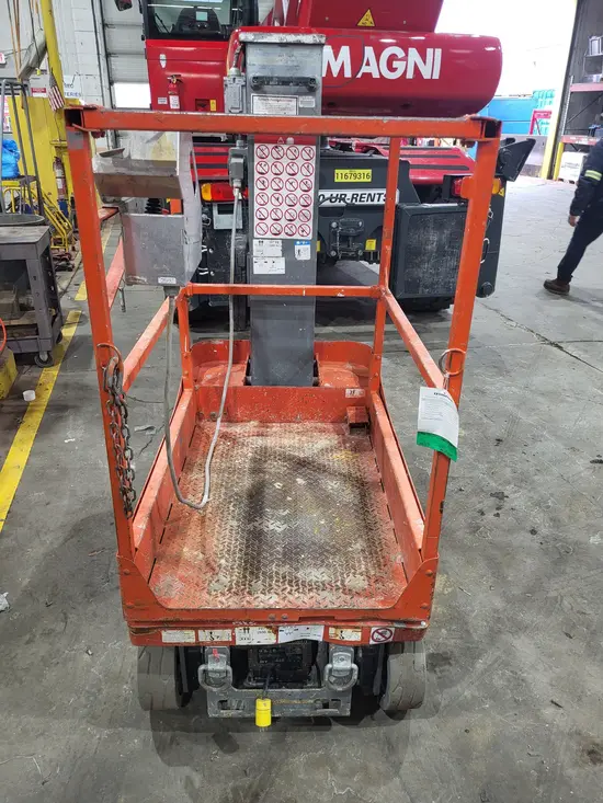 2015 Skyjack SJ12 Self-Propelled One-Person Lift