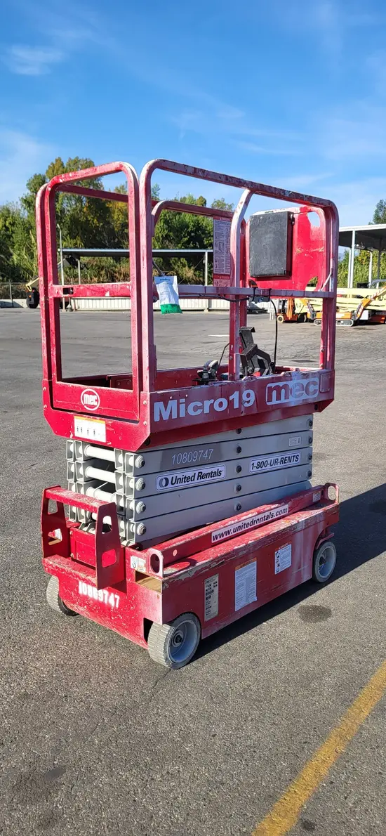 2018 MEC MICRO 19 Scissor Lift