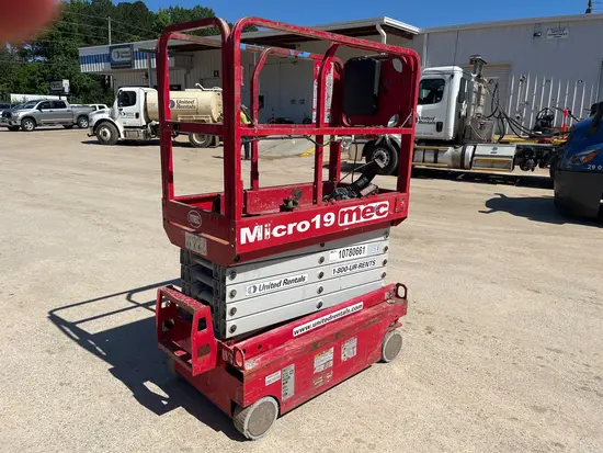2018 MEC MICRO 19 Scissor Lift