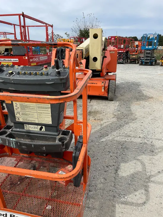 2014 JLG E400AJPN Articulating Boom Lift