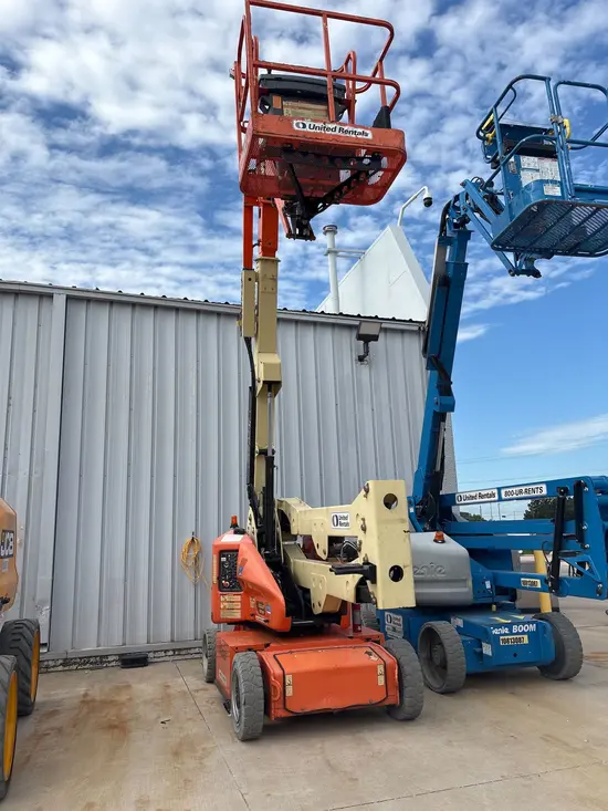 2015 JLG E400AJPN Articulating Boom Lift
