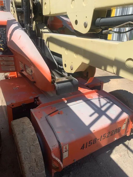 2014 JLG E400AN Articulating Boom Lift