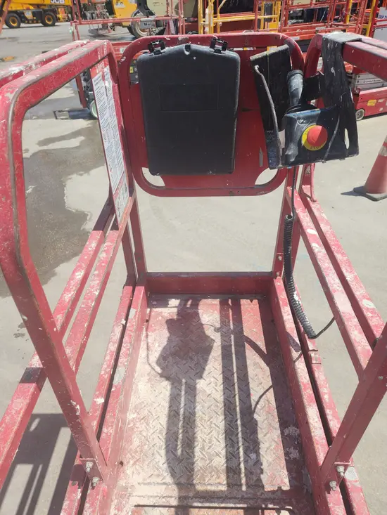 2018 MEC MICRO 19 Scissor Lift