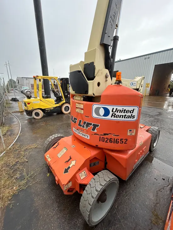 2014 JLG E400AJPN Articulating Boom Lift