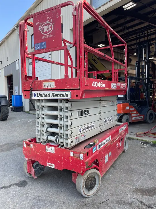 2017 MEC 4046SE Scissor Lift