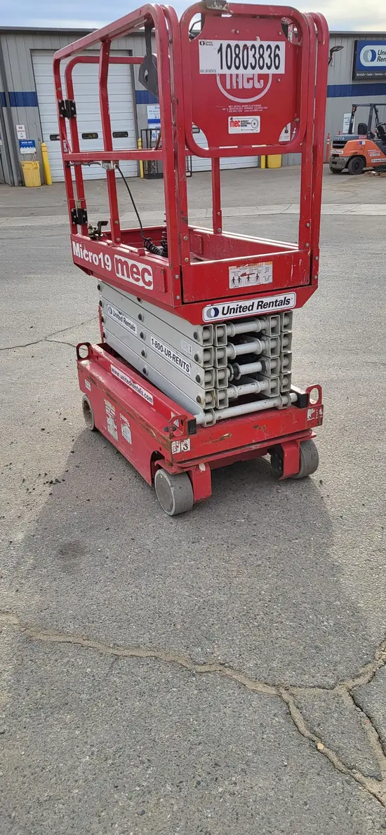 2018 MEC MICRO 19 Scissor Lift