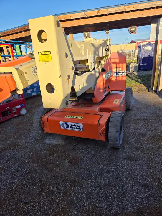 2013 JLG E400AJP Articulating Boom Lift