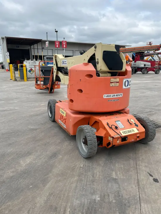2014 JLG E400AJPN Articulating Boom Lift