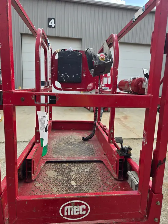 2018 MEC MICRO 19 Scissor Lift