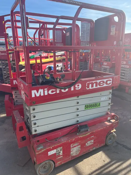2018 MEC MICRO 19 Scissor Lift
