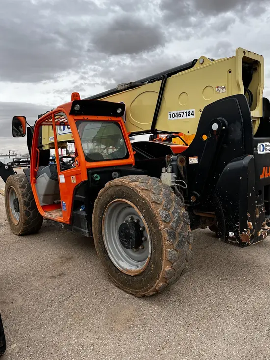 2016 JLG 1055 Forklift