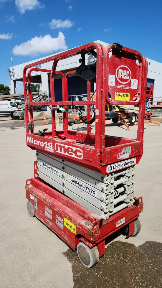2017 MEC MICRO 19 Scissor Lift