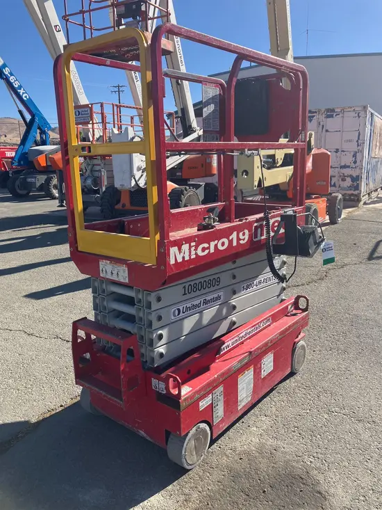 2018 MEC MICRO 19 Scissor Lift