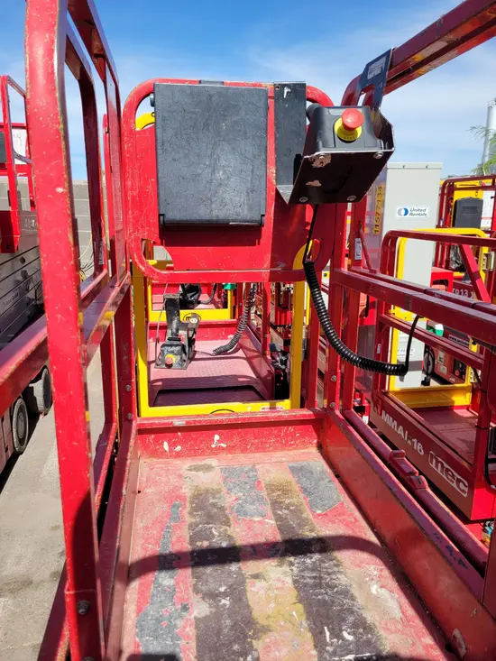 2017 MEC MICRO 19 Scissor Lift