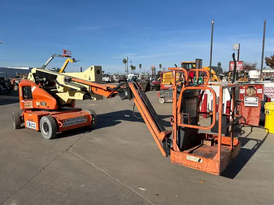 2016 JLG E400AJPN Articulating Boom Lift