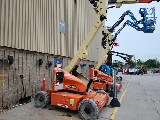 2013 JLG E450AJ Articulating Boom Lift