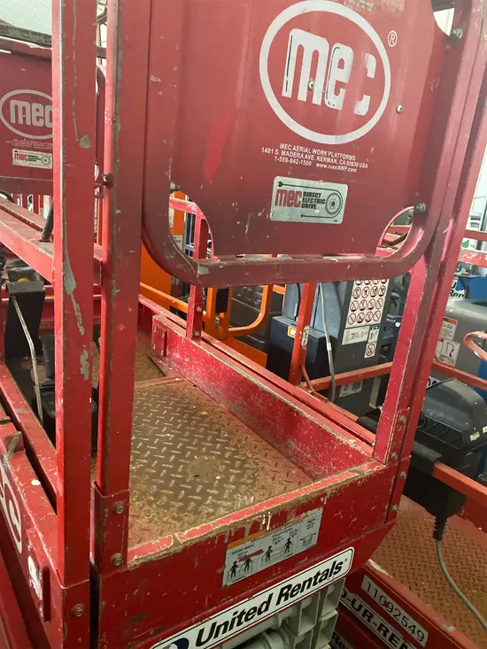 2018 MEC MICRO 19 Scissor Lift