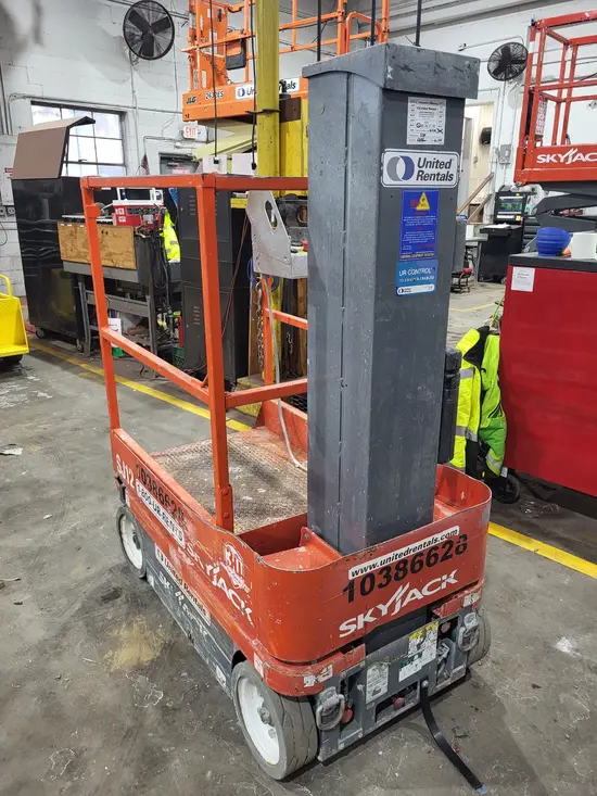 2015 Skyjack SJ12 Self-Propelled One-Person Lift