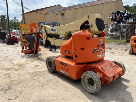 2014 JLG E400AJPN Articulating Boom Lift