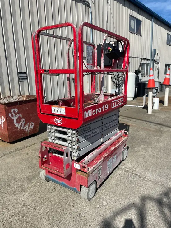 2017 MEC MICRO 19 Scissor Lift