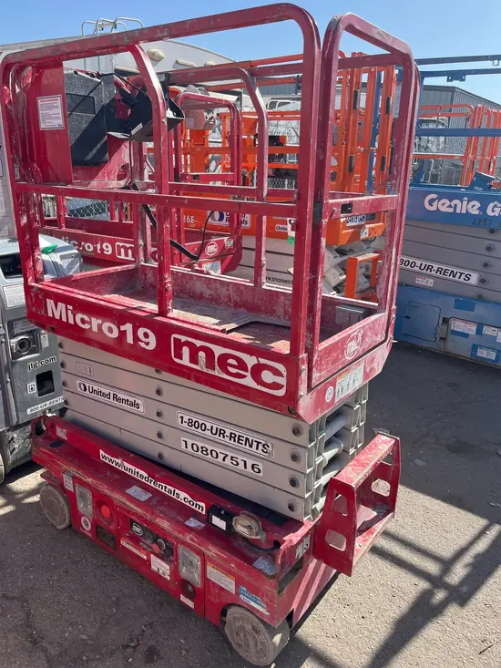 2018 MEC MICRO 19 Scissor Lift