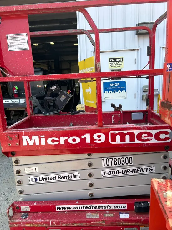 2018 MEC MICRO 19 Scissor Lift