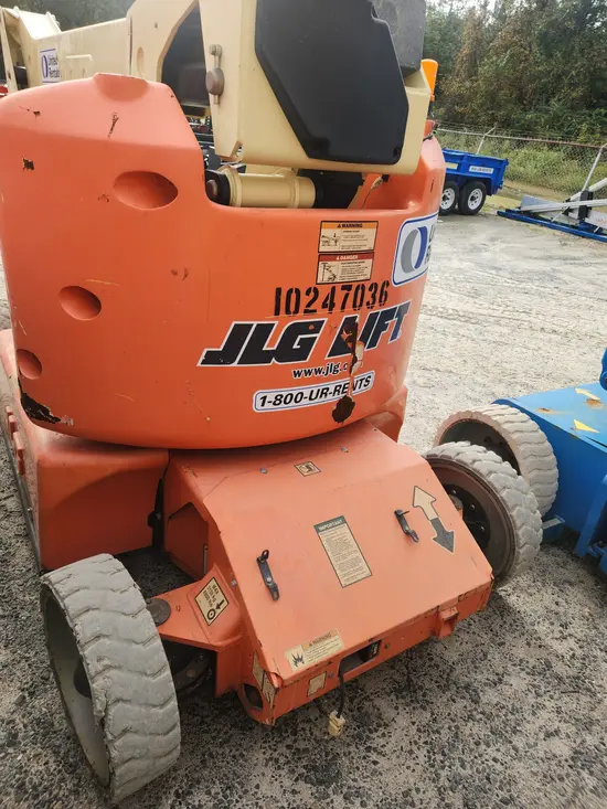 2014 JLG E400AJPN Articulating Boom Lift