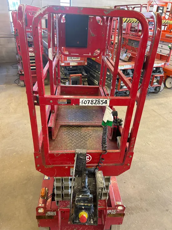 2018 MEC MICRO 19 Scissor Lift
