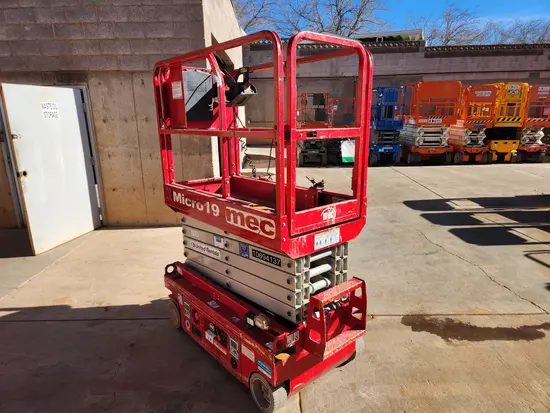 2017 MEC MICRO 19 Scissor Lift
