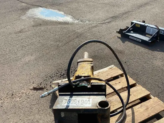 2017 Atlas Copco SB 452 Attachment