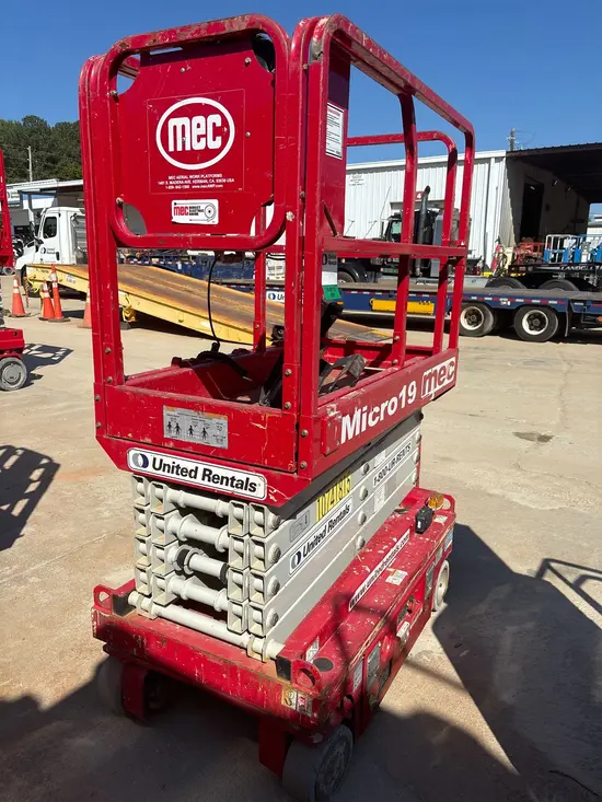 2018 MEC MICRO 19 Scissor Lift