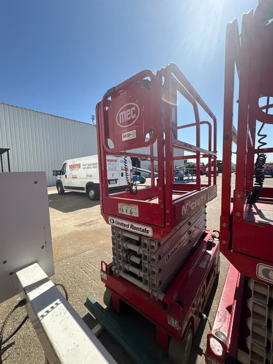 2019 MEC MICRO 19 Scissor Lift