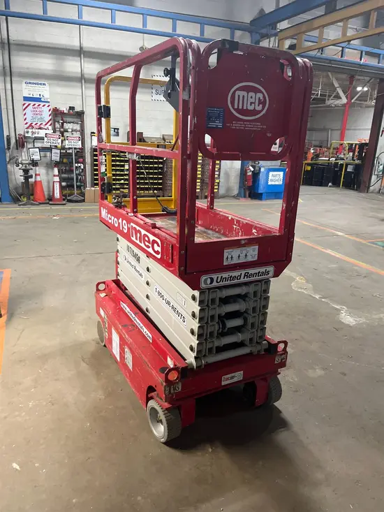 2018 MEC MICRO 19 Scissor Lift