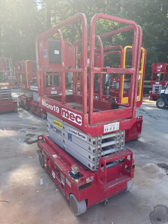 2018 MEC MICRO 19 Scissor Lift