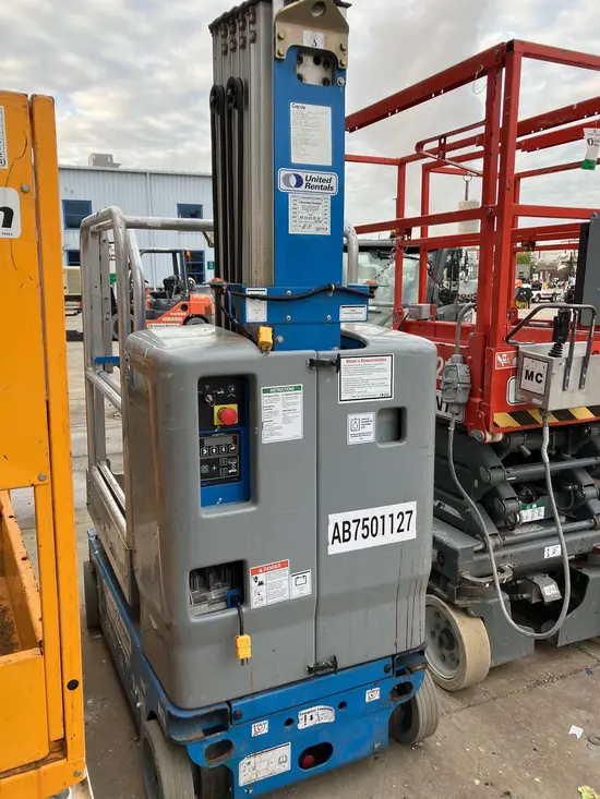 2017 Genie GR-20 Self-Propelled One-Person Lift