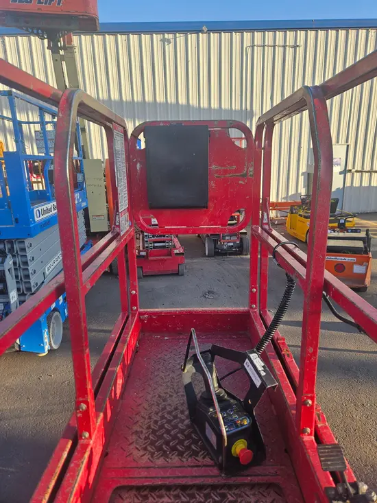 2018 MEC MICRO 19 Scissor Lift