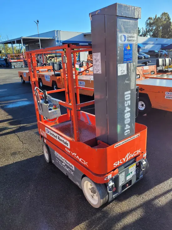 2016 Skyjack SJ16 Self-Propelled One-Person Lift