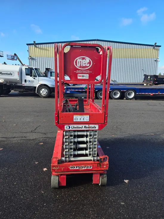 2018 MEC MICRO 19 Scissor Lift