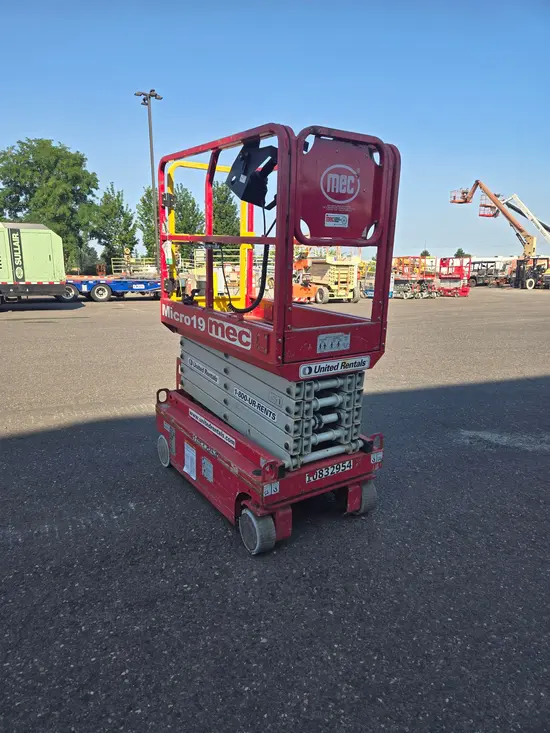 2018 MEC MICRO 19 Scissor Lift