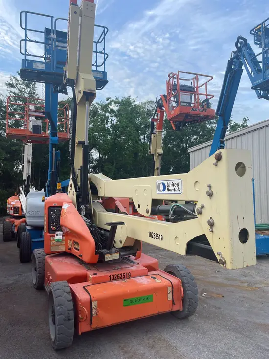 2014 JLG E450AJ Articulating Boom Lift